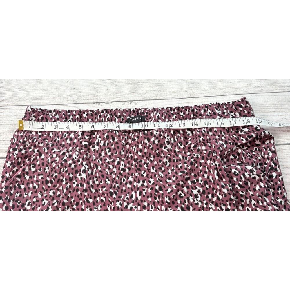Torrid Pull-On Taper Stretch Crepe High-Rise Tie-Front Pant Leopard Purple 2/2X - Picture 5 of 9